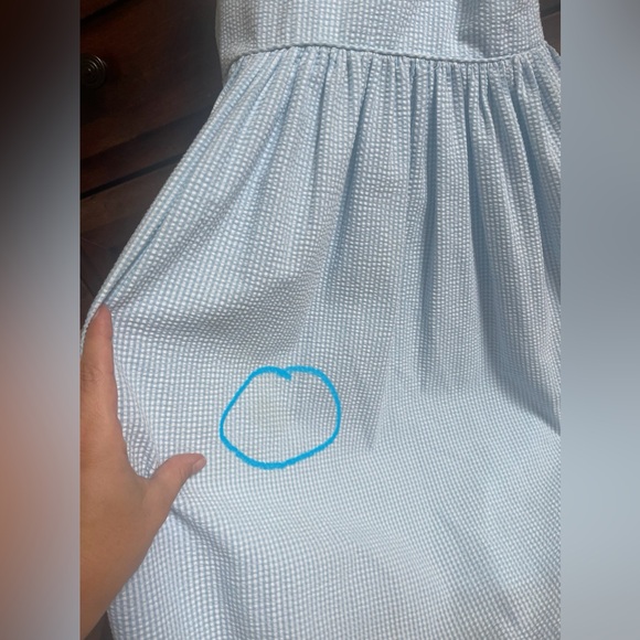 Beautiful seersucker dress with embroidered lace collar - Picture 4 of 7